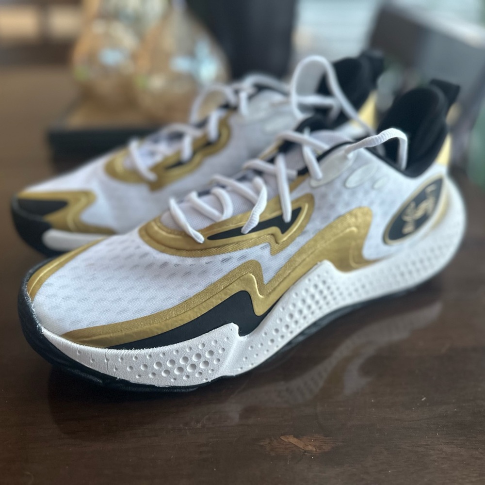 Under Armour Curry Flow 9 White/Metallic Gold – Men’s US 12.5
